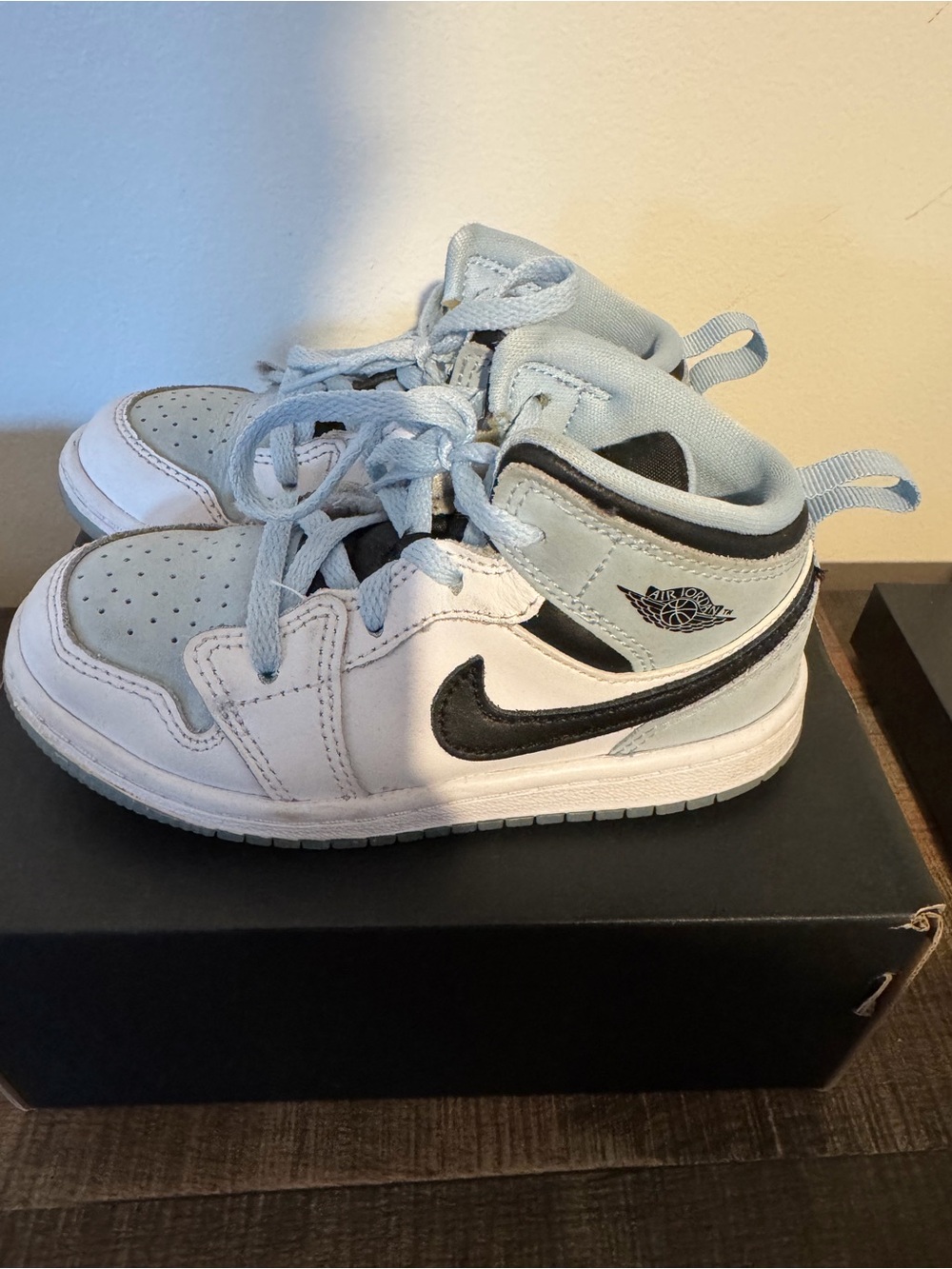 Jordan 1’s Toddler size 5